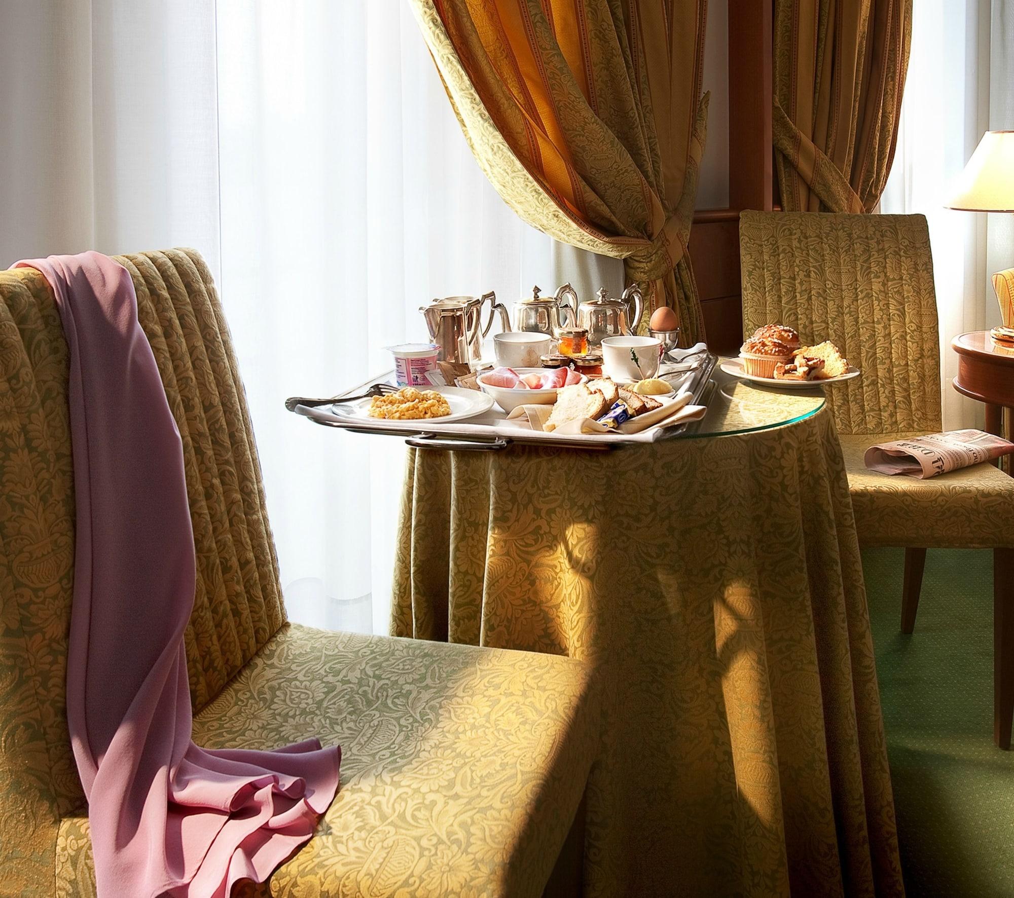 Hotel Cavour Milano Esterno foto