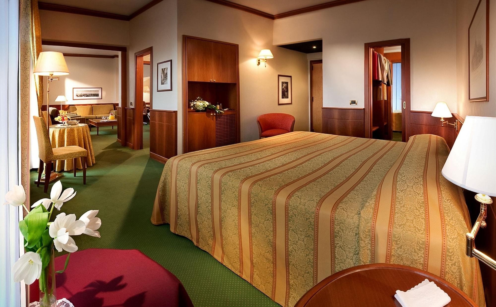 Hotel Cavour Milano Esterno foto