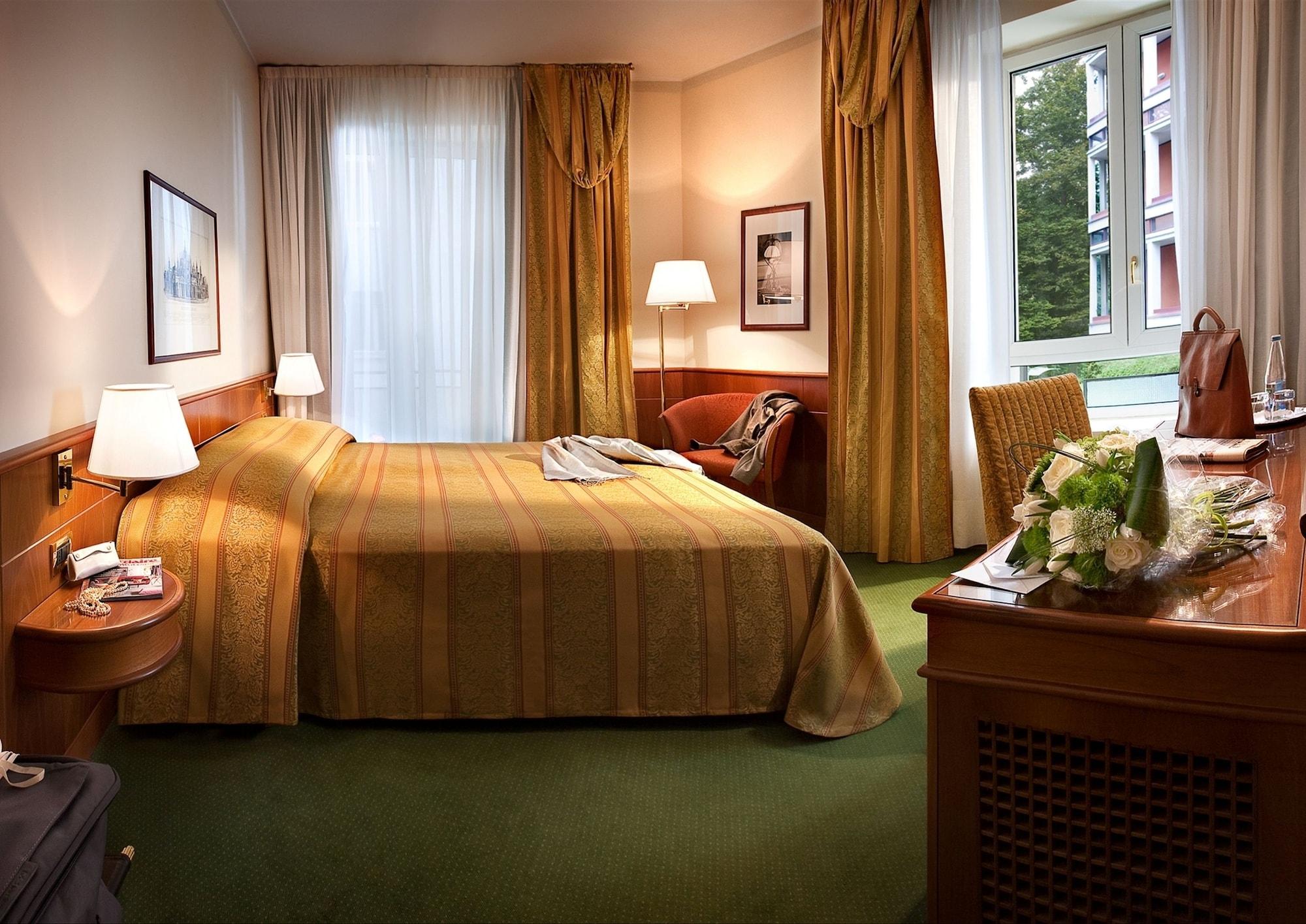 Hotel Cavour Milano Esterno foto
