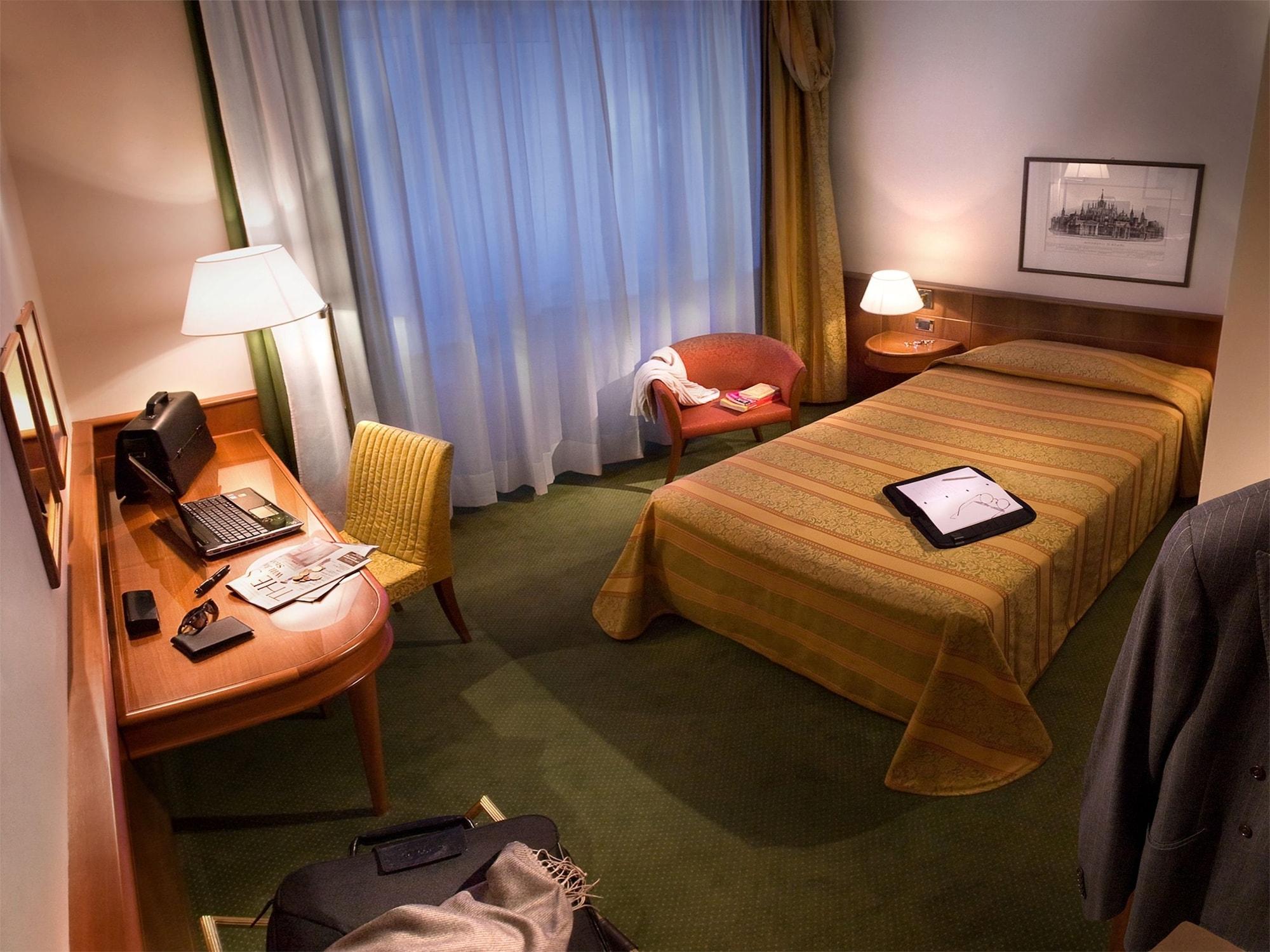 Hotel Cavour Milano Esterno foto